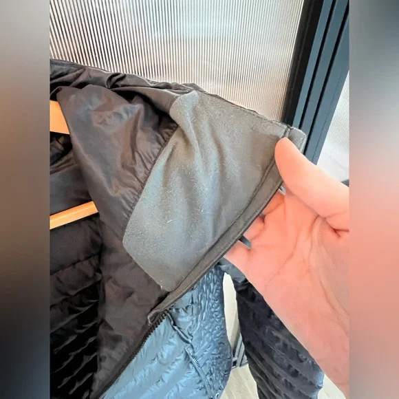 Patagonia Women's Black Insulated Hoody - Picture 4 of 11